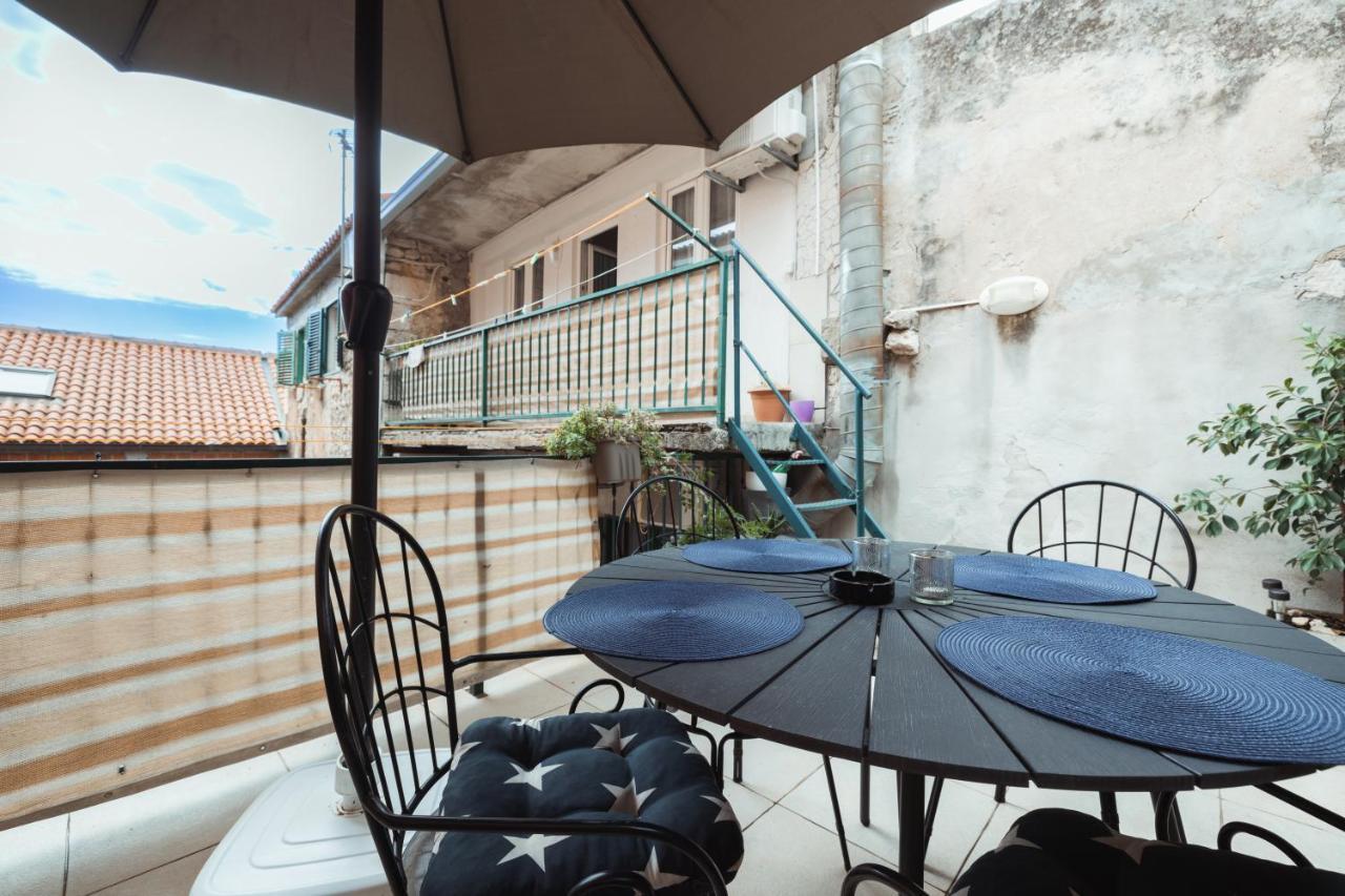 Guesthouse Rebecca Makarska Exterior foto
